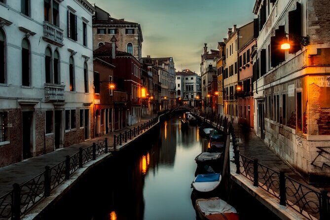 Venice at Sunset: Crimes, Legends and Mysteries - Guide Energy: How Licensed Local Storytelling Makes the Walk Click