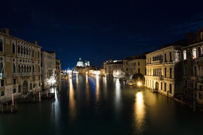 Venice at Sunset: Crimes, Legends and Mysteries - Campo San Silvestro: A Small Square With Big-City Gloom
