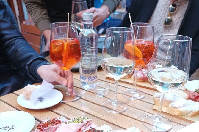 Venice Bacaro Food Tour: Eat and Drink like a Venetian - Calle de la Bissa: Mozzarella in Carrozza and Comfort Food Energy