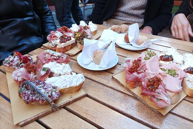 Venice Bacaro Food Tour: Eat and Drink like a Venetian - Salizada del Pistor: Aperitivo with Fresh, Seasonal Bites