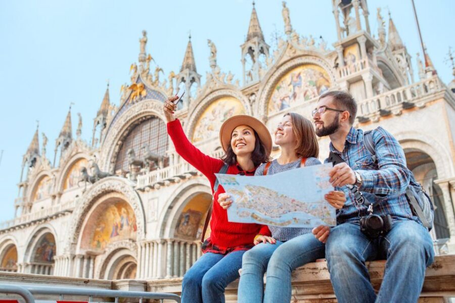 Venice: Basilica and Doge's Palace Tour with Gondola Ride - The Bridge of Sighs moment: when that dramatic setting starts to click