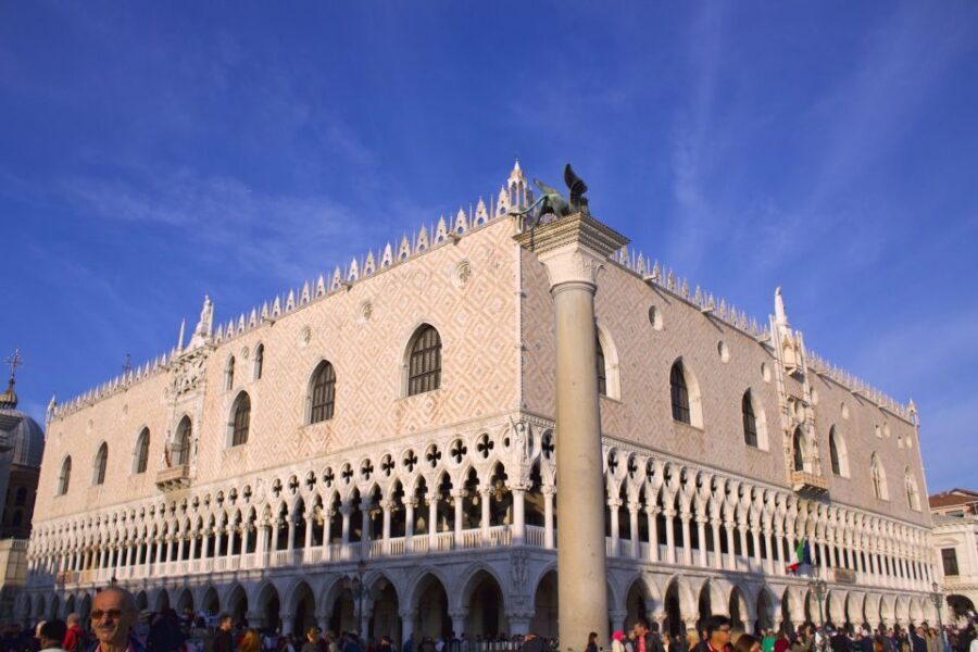 Venice: Basilica and Doge's Palace Tour with Gondola Ride - Gondola ride departures: 3:00 PM or 5:15 PM, and what changes in winter