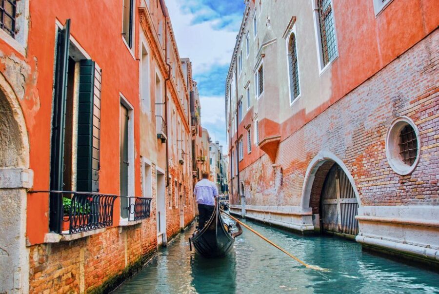 Venice: Basilica and Doge's Palace Tour with Gondola Ride - Meeting in St. Mark’s Square: clock-tower spotting, the TURIVE assistant, and timing