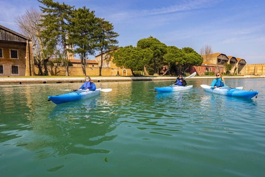 Venice Beginner's Kayak Tour in the Medieval Arsenal - How hard is it: waves, traffic, and staying confident