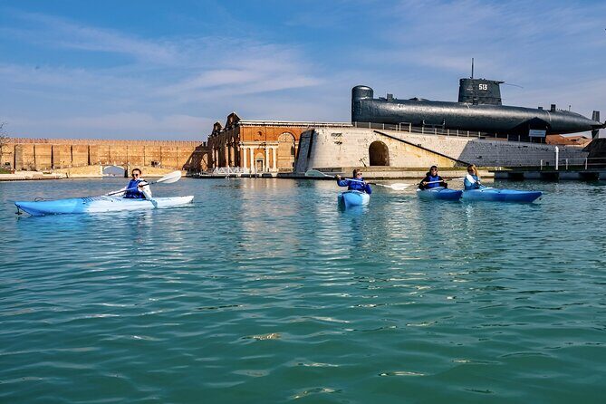 Venice Beginner's Kayak Tour: train & visit the Medieval Arsenal - Stop 1 at Società Canottieri Querini: learn technique in a real rowing club setting