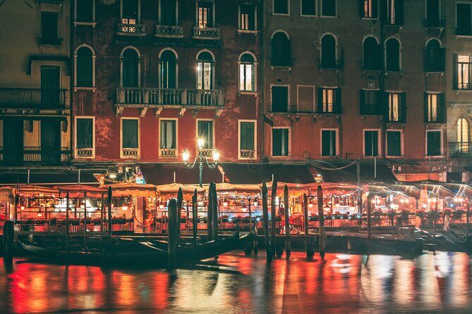 Venice by Night: Highlights & Hidden Gems Tour - Stop 1: Chiesa di Santa Maria Assunta ai Gesuiti in Baroque overdrive