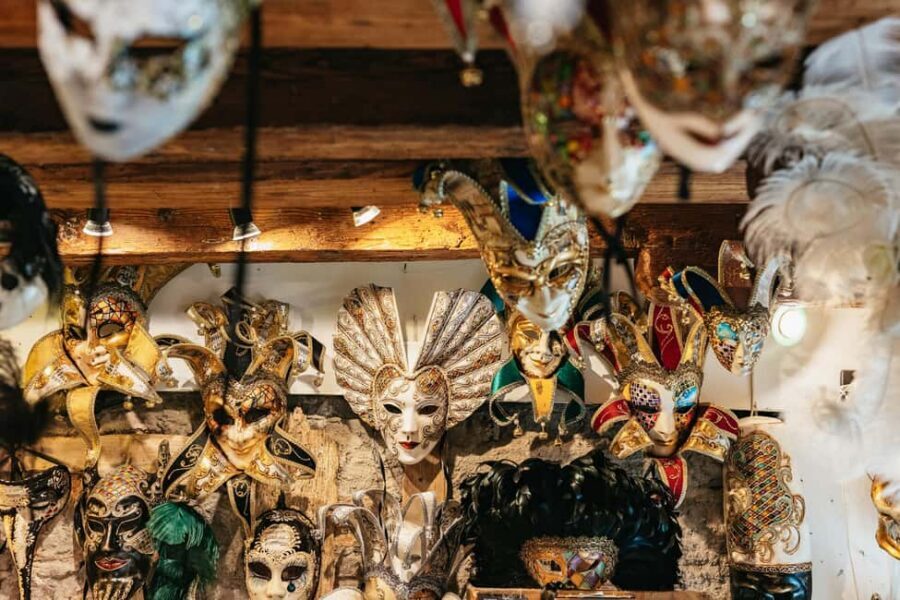 Venice: Carnival Mask Workshop - A one-hour workshop that turns Venice into your art project