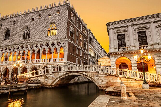 Venice: Casanova Charm Carnival Treasure Hunt - A carnival hunt beats the usual Venice walking tour