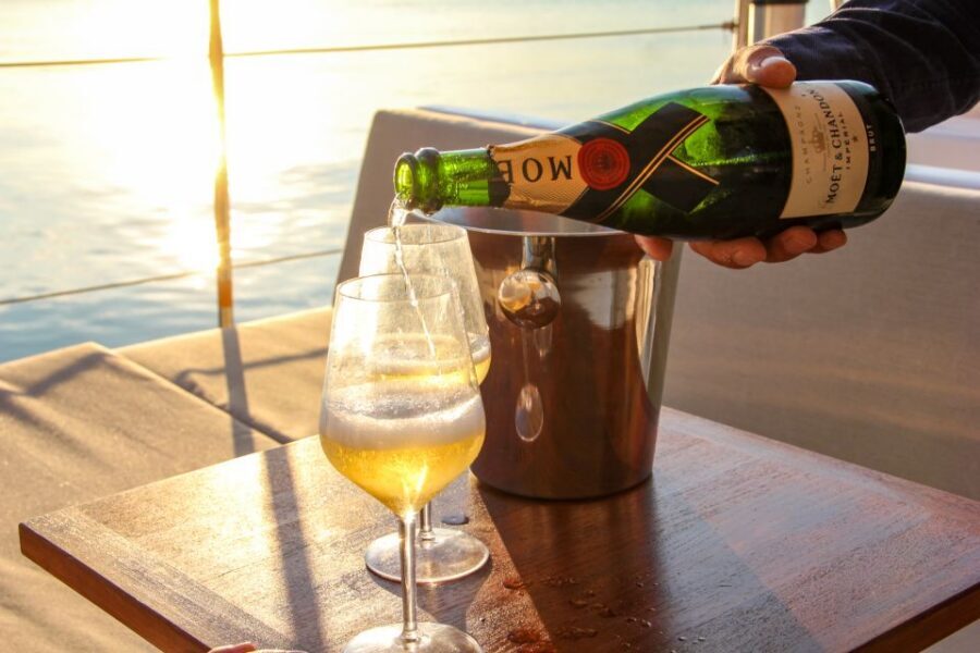 Venice: Catamaran Sunset Jazz Cruise with Aperitivo - On-board rules that are worth knowing ahead of time
