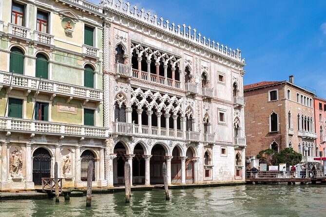 Venice City Center Guided Walking Tour - Semi-Private 12ppl Max - Ponte de Chiodo and Palazzo Mastelli o del Cammello: the fun part is the details