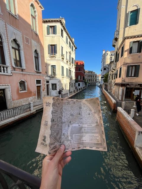 Venice City Escape: "Hunting for L'Omo dal Capelon" - Cultural Reading Stops: What You Learn Along the Streets