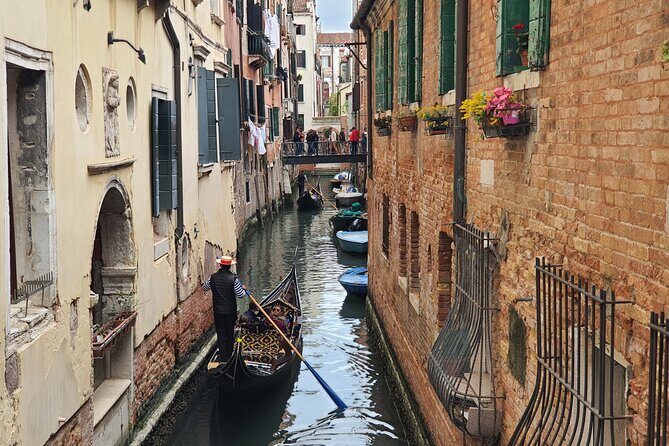 Venice City Highlights Guided Tour for Kids & Families - Stop 3: Campo San Bartolomeo for a Local-Center Break