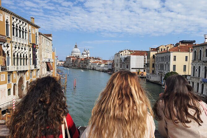 Venice City Highlights Small Group Tour with a local guide - Start at Campo San Pantalon and get oriented fast