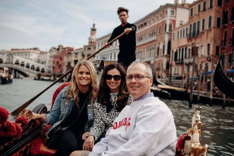 Venice: City Highlights Tour with St Mark's and Gondola Ride - Rialto Bridge and the Fish Market: Venice Food Power in Plain Sight
