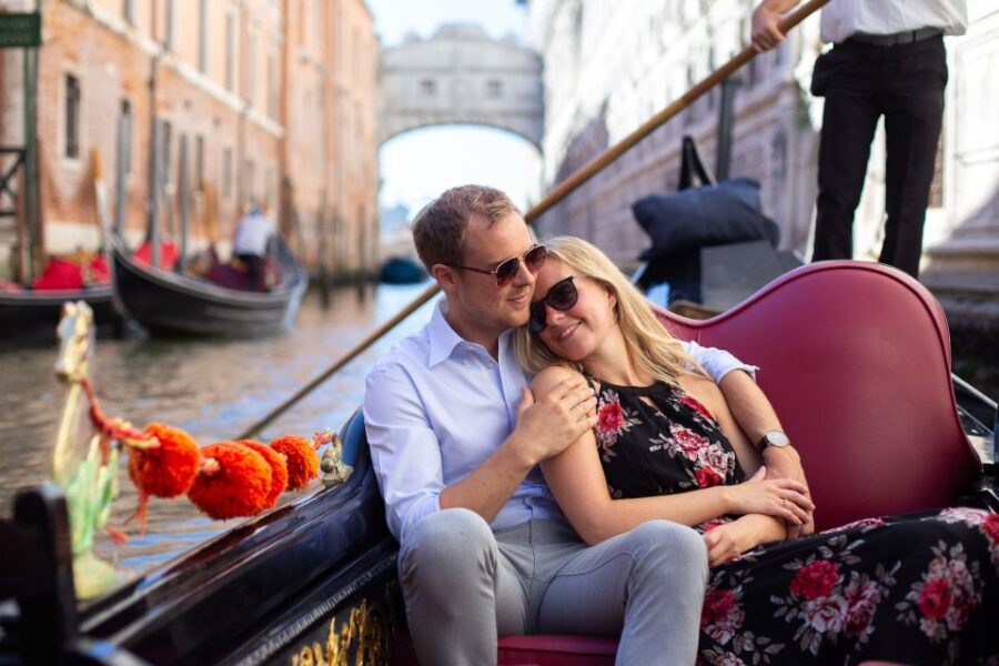 Venice: City Portrait Session with Professional Photographer - Posing tips that feel natural, not staged