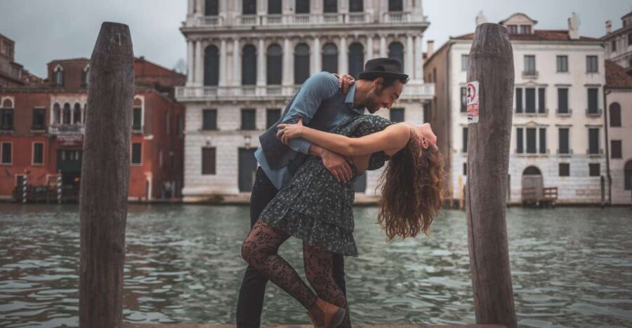 Venice: City Portrait Session with Professional Photographer - Choosing the right package: Sunrise, Must-Have, Gondola, or Luxury