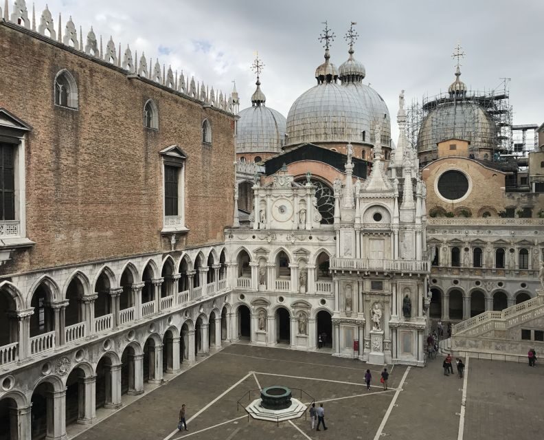 Venice: City Tour and Murano Glass Experience - Doge’s Palace Territory and the Bridge of Sighs View (Without Entrances)