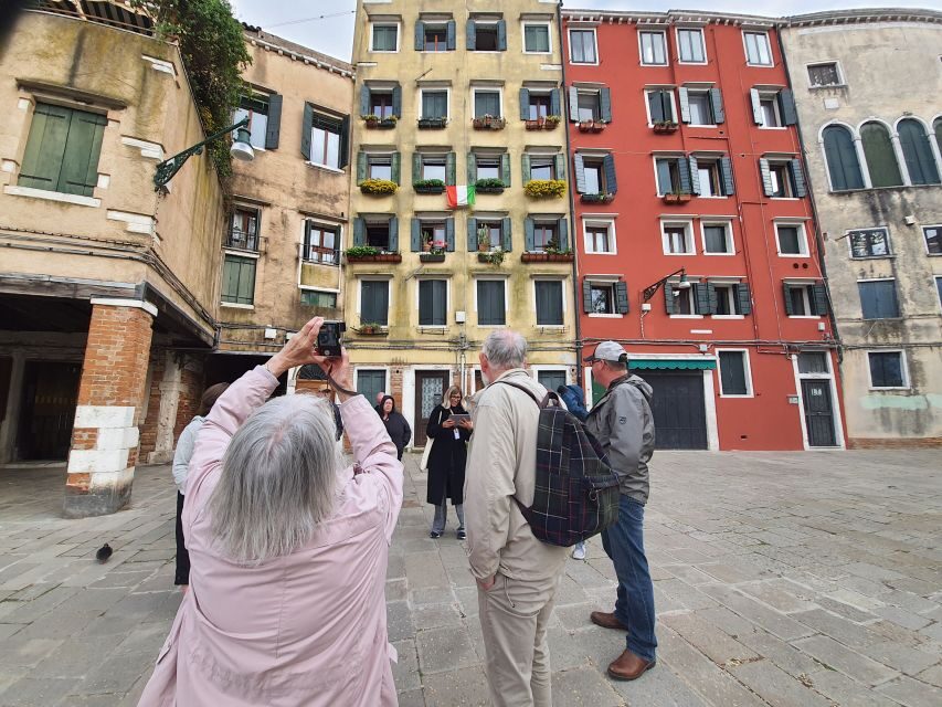 Venice: City Wonders Group Walking Tour with a Local Expert - Campiello dei Squelini: Your Meeting Point and the Arrival Trap