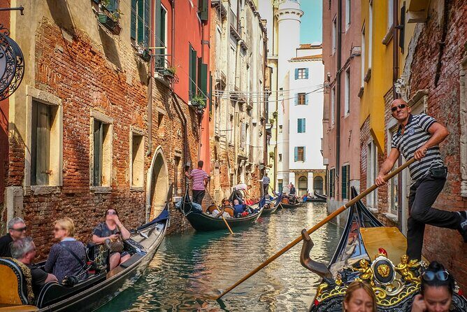 Venice: Classic 30-Minute Gondola Ride Through the Canals - From the dock to the Grand Canal: what the first minutes feel like