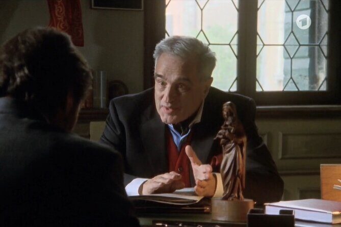 Venice Commissario Brunetti and Donna Leon: Walk His Beat - Strada Nova’s Tiny Bar Story: Chocolate Ice Cream Details