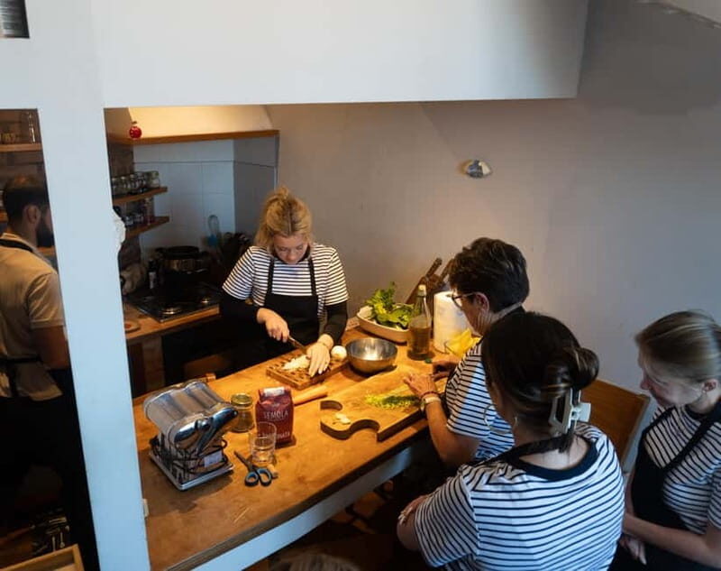 Venice: Cooking Class + Guitar Concert at Chef's Francesco - Eating what you make, then enjoying the guitar serenade