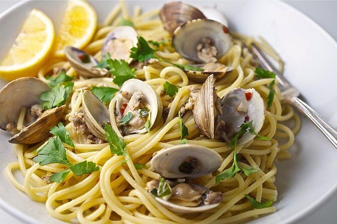 Venice Cooking Class in Mestre – Pasta & Tiramisu, wine and more - Your Veneto wine pairing: prosecco on arrival, then the grape lesson