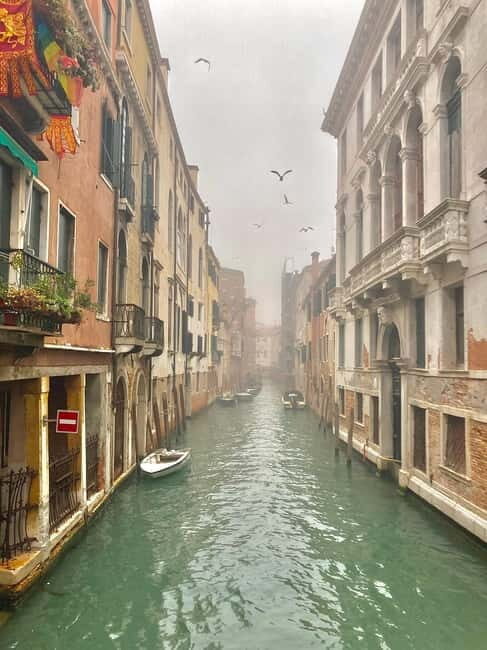 Venice: Crimes, Legends, and Mysteries Sunset Tour - Masks, identities, and the black-market angle