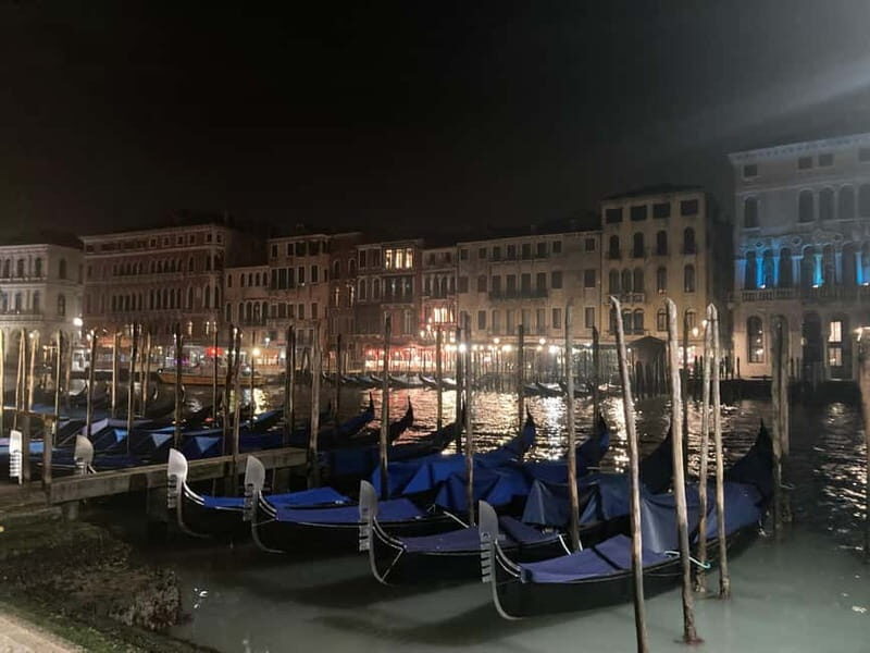 Venice: Crimes, Legends, and Mysteries Sunset Tour - Wandering the dark alleys: the pace and the feeling