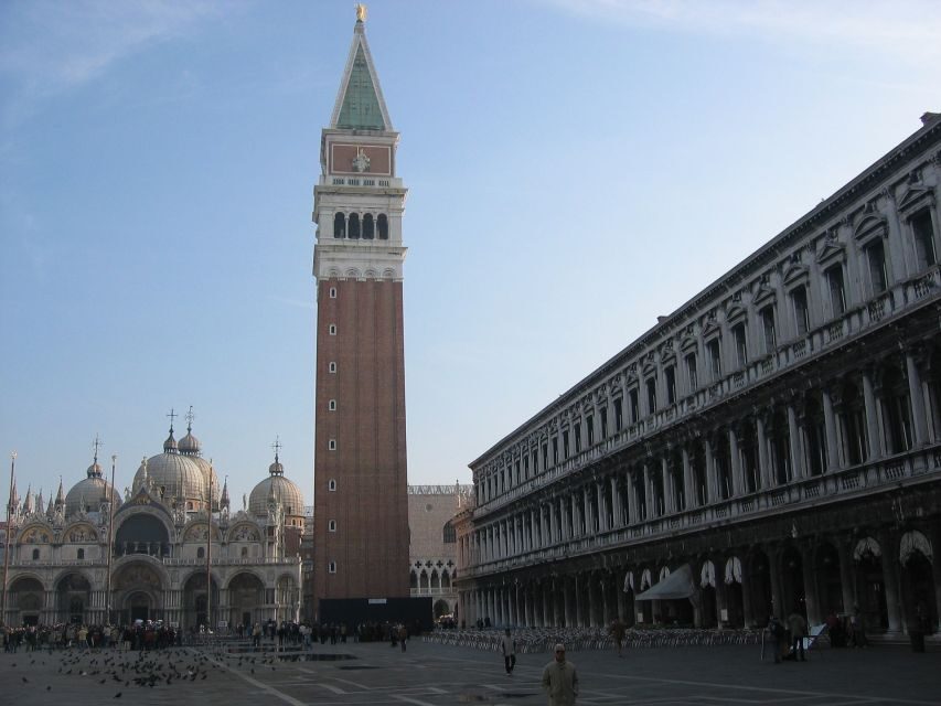 Venice: Doge's Palace and Basilica Skip-the-Line Guided Tour - Rialto Bridge stroll: a breather between icons