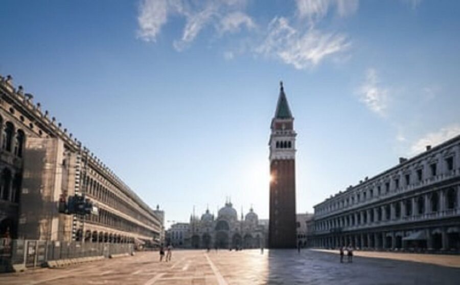 Venice: Doge's Palace and Basilica Skip-the-Line Guided Tour - Dress code and what to pack for a smooth day