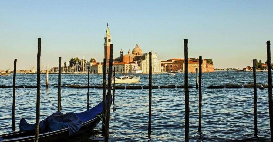 Venice: Doge's Palace and Basilica Skip-the-Line Guided Tour - Meeting next to the Lion Pillar in St Mark’s Square