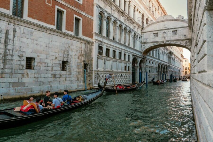 Venice: Doge's Palace and Basilica Tour with Gondola Ride - Entering Doge’s Palace: power, councils, and the rooms that still feel loud