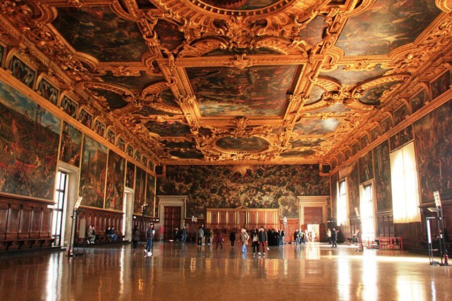 Venice: Doge's Palace & Bridge of Sighs Small Group Tour - Why Doge’s Palace feels different from the outside