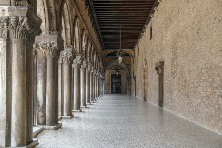 Venice: Doge's Palace & Bridge of Sighs Small Group Tour - Why the guide makes or breaks Doge’s Palace