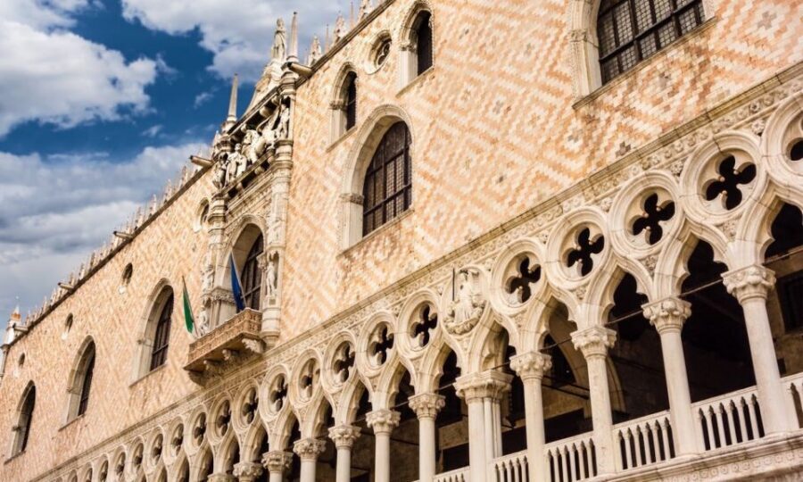 Venice: Doge's Palace & Bridge of Sighs Small Group Tour - Meeting at Colonna di San Todaro: start smart and avoid stress