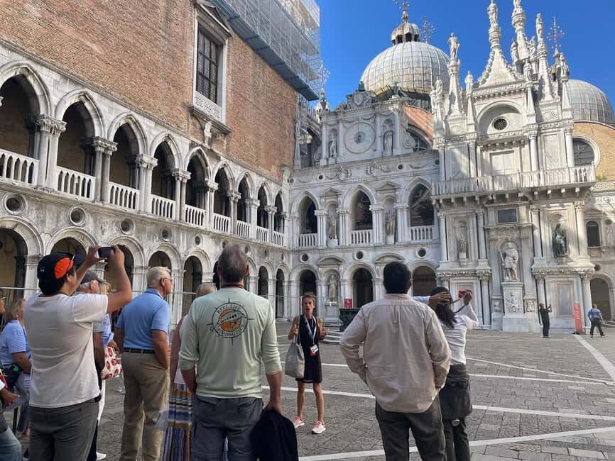 Venice: Doge's Palace Guided Tour with Optional Gondola Ride - Starting at St. Mark’s Square: finding your guide fast