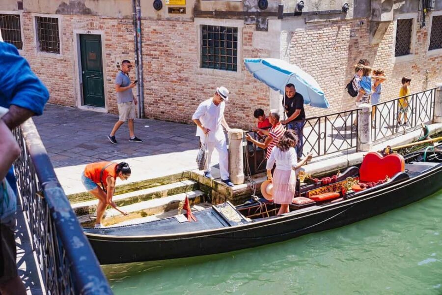 Venice: Doge's Palace Guided Tour with Optional Gondola Ride - Correr Museum afterward: when to use your included tickets