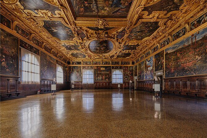 Venice: Doge's Palace Guided Tour With Tickets & Optional Gondola - Bridge of Sighs: The New Prisons and the Casanova Thread