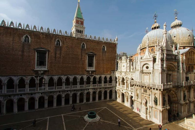 Venice: Doges Palace, Prison, and Secret Passageways Tour - The Bridge of Sighs to the New Prisons: Seeing the Transition