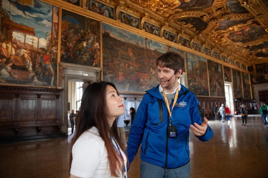 Venice: Doge's Palace Secret Itineraries Guided Tour - Torture chamber and disguised doors: the palace as a control system