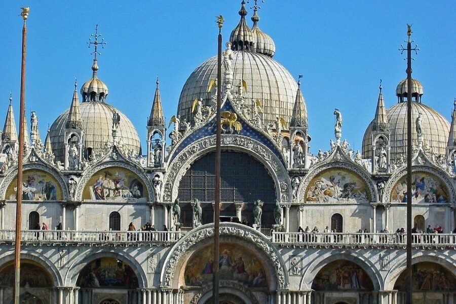 Venice: Doge's Palace with St. Mark's Basilica & Gondolas - Key things I’d zoom in on