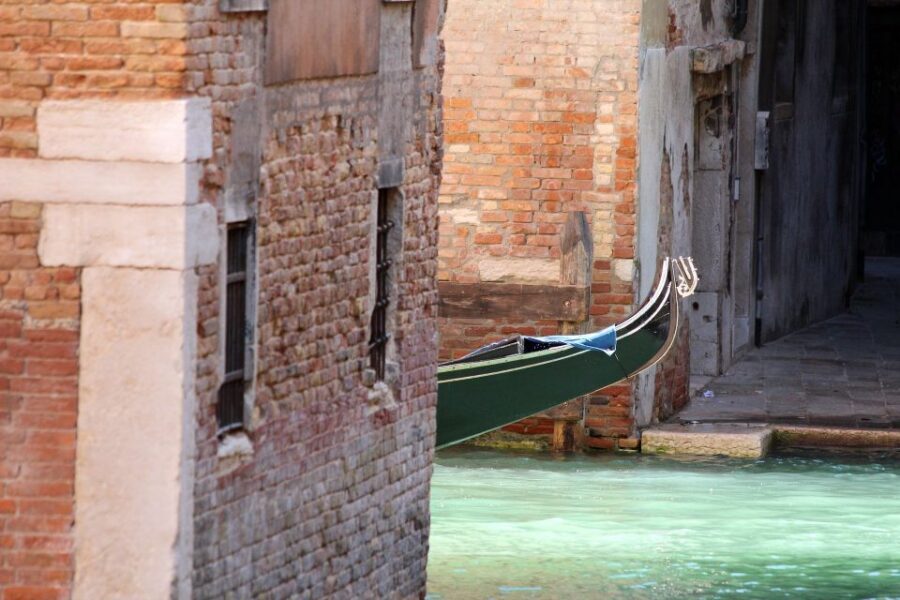 Venice: Doge's Palace with St. Mark's Basilica & Gondolas - Before You Go: What to Wear and What to Leave Behind