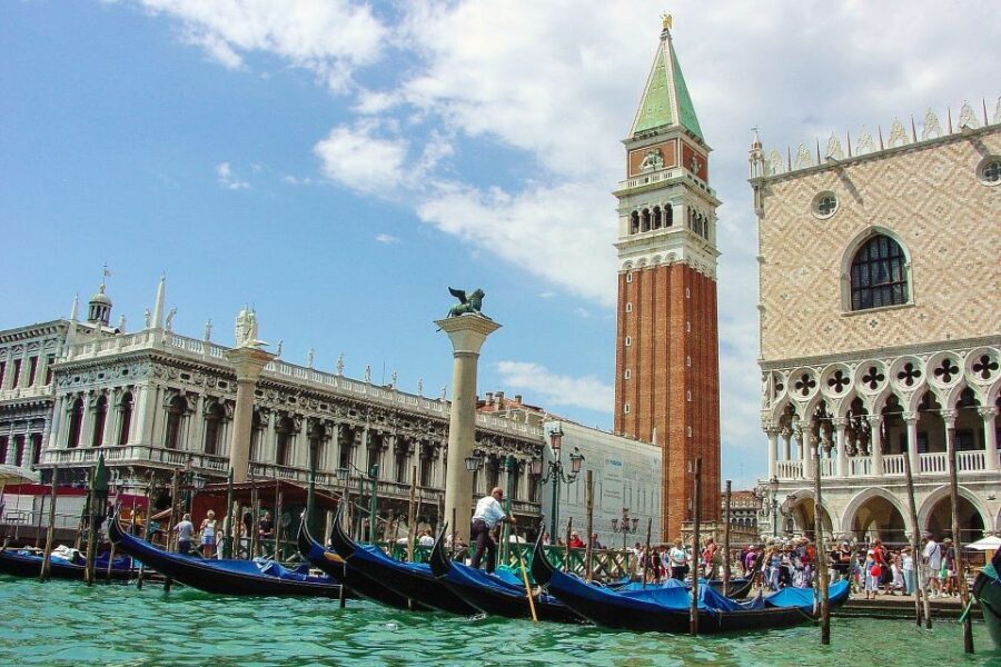 Venice: Doge's Palace with St. Mark's Basilica & Gondolas - Gondolas on the Grand Canal: Your 30 Minutes of Water-Level Venice