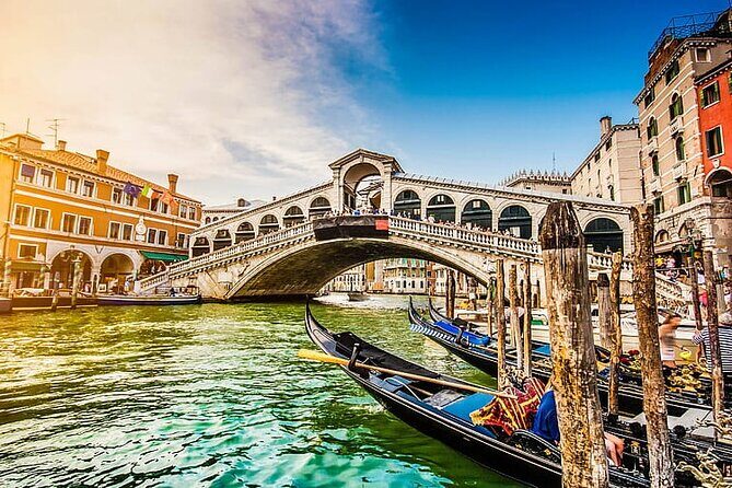 Venice: Enchanting City Walk & Majestic Gondola Glide! - Stop 4 and the gondola finish: understanding the Grand Canal’s S-curve