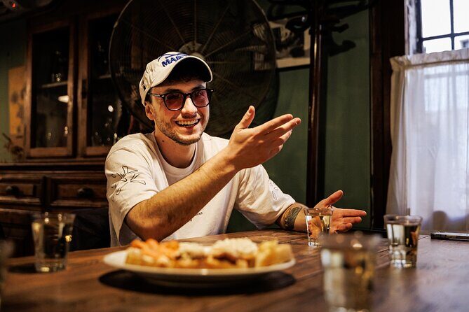 Venice Evening Food Tour: Bites, Drinks & Sit-Down Dinner - Who should book this Venice evening food and wine tour