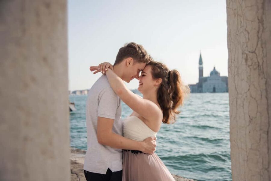 Venice: Exclusive Photoshoot in Hidden Locations - Rialto Bridge, fish market, and Grand Canal: why these stops matter