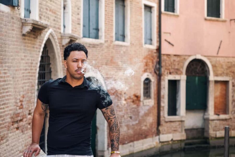 Venice: Exclusive Photoshoot in Hidden Locations - Punta della Dogana photo stop: canal lines and strong angles