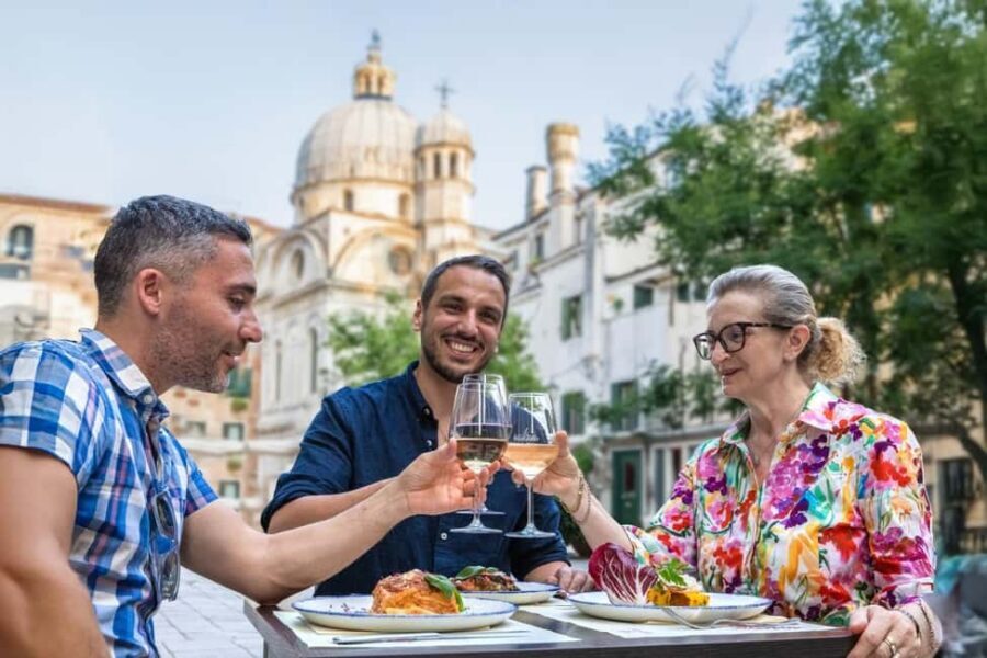 Venice Food Tasting Tour: Bites, Wine, Dinner & Local Guide - Cannaregio at night: where the food walk really takes off