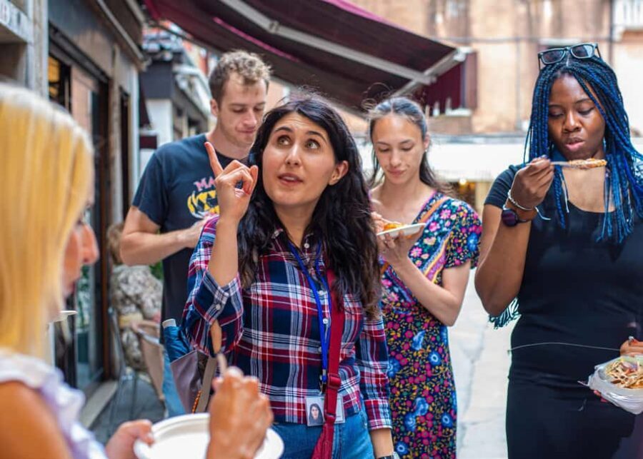 Venice: Food Tasting Tour with Cicchetti and Wine - Meeting on the Rialto side, then eating your way through Venice
