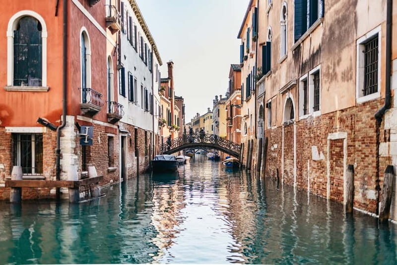Venice: Food Tasting Tour with Cicchetti Dishes and Wine - Mercato di Rialto area: where food culture meets real crowds
